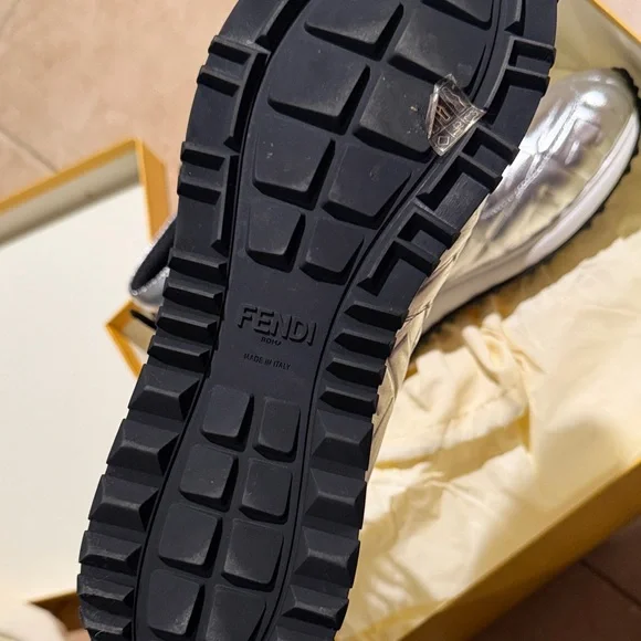 Fendi Silver High-Top Sneaker Label Artwork - Picture 5 of 7
